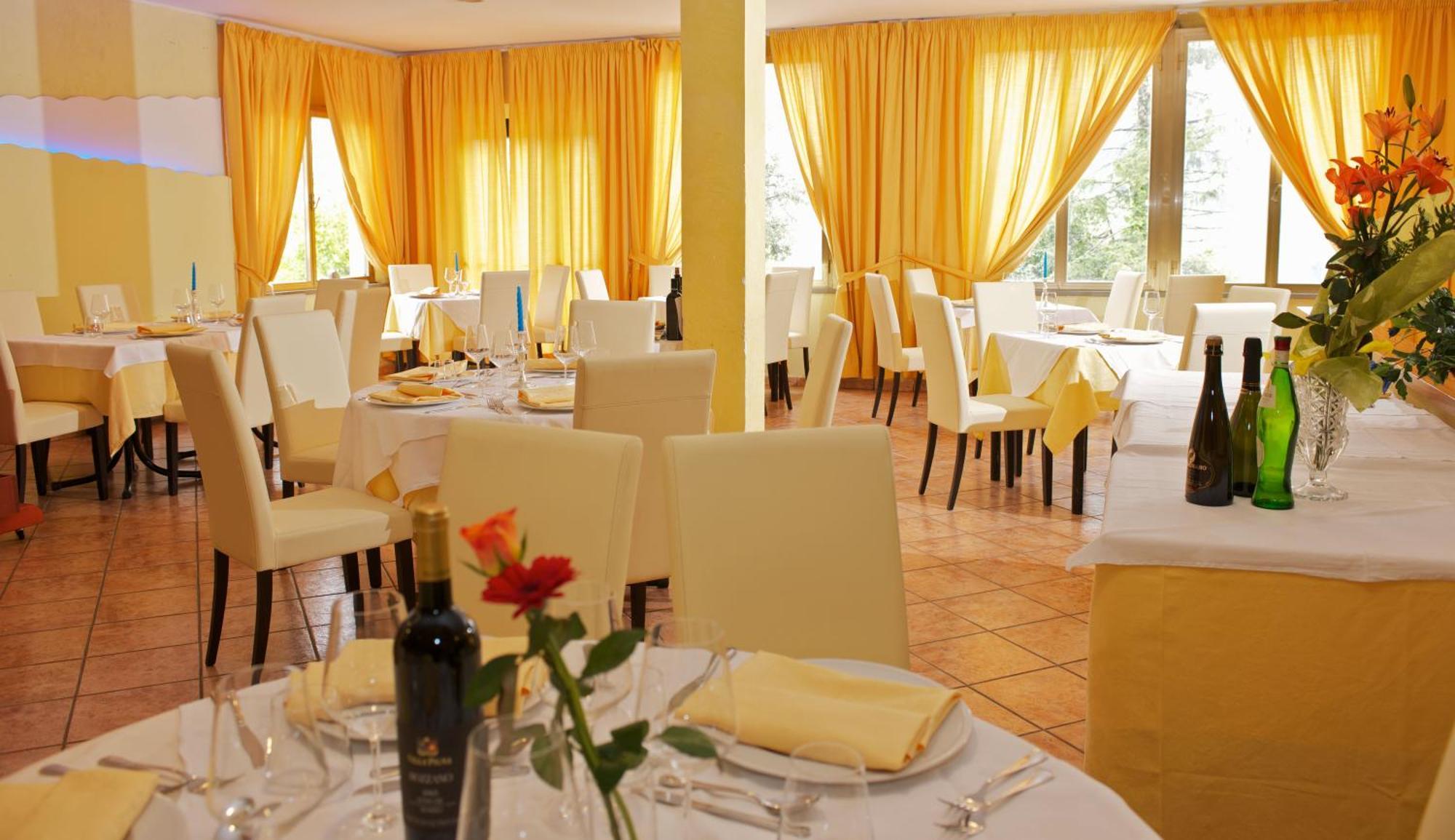 Hotel La Meridiana Urbino Buitenkant foto