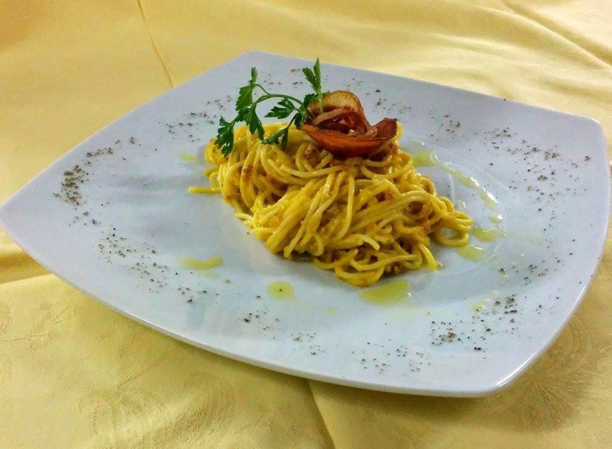 Hotel La Meridiana Urbino Buitenkant foto