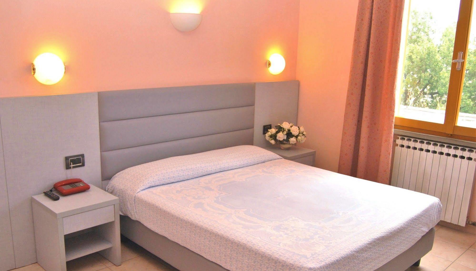 Hotel La Meridiana Urbino Buitenkant foto